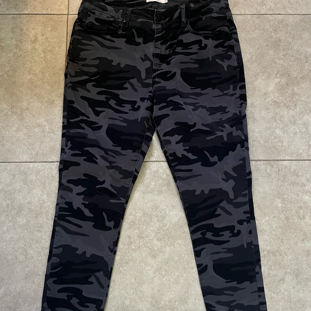 Levi's 721 black and grey Camo Print High Rise Skinny Fit Jeans